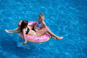 Les établissements de camping de luxe avec piscine situés dans la région de la Dordogne